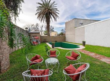 Casa · 200m² · 9 Ambientes · 3 Cocheras · Casa en Funes