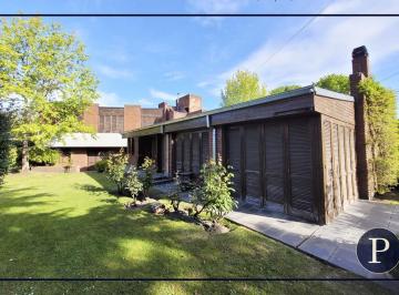 Casa · 380m² · 4 Ambientes · 1 Cochera · Imponente Chalet en Pinos de Anchorena