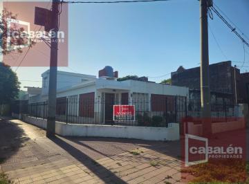 Casa · 155m² · 13 Ambientes · 2 Cocheras · Barrio Jardin Casa Tres Dorm. con Patio y Cochera