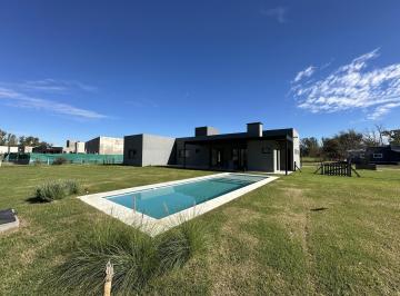Casa · 200m² · 4 Ambientes · 2 Cocheras · Casa a Estrenar en Lujan