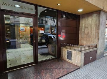 Departamento de 3 ambientes, San Cristobal · Departamento 3 Amb. Fte. C/bcon. Semipiso. - Calefacción Losa Radiante.