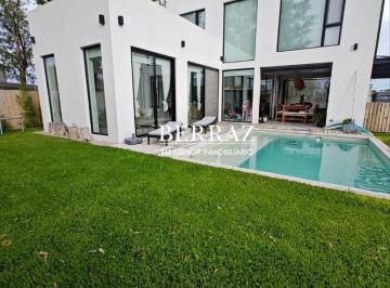 Casa · 210m² · 6 Ambientes · 2 Cocheras · Casa Venta 4 Dorm. Barrio Santa Lucia Lote de 500 m² Pilar del Est