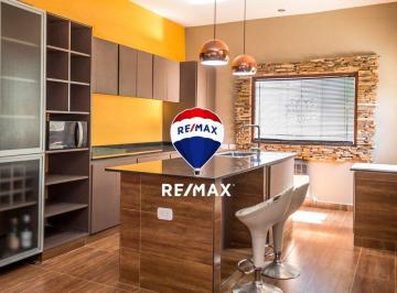 Casa · 220m² · 6 Ambientes · 1 Cochera · Casa 4 Dorm Venta B° Mirasoles Zona Norte