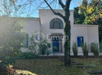Casa · 120m² · 5 Ambientes · 2 Cocheras · Casa Chalet en Venta en Santa María de Los Olivos, Malvinas Argentinas, G. B. a. Zona Norte