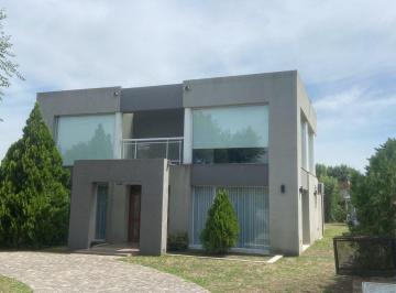 Casa · 200m² · 5 Ambientes · 1 Cochera · Venta Casa 5 Ambientes en Los Puentes, Luján