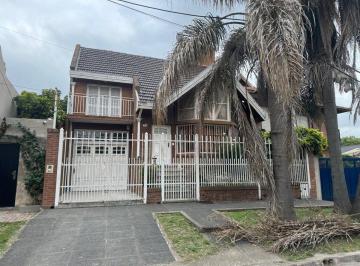 Casa · 251m² · 5 Ambientes · 2 Cocheras · Venta Casa - Florencio Varela Centro