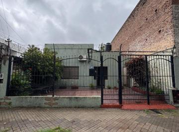 Casa · 133m² · 4 Ambientes · 1 Cochera · Venta Casa Al Frente con Departamento Interno