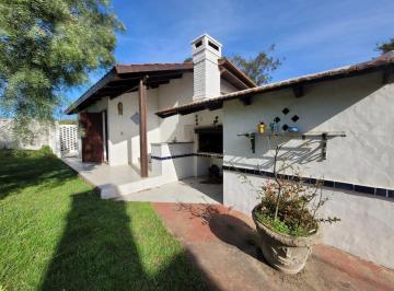 Casa · 104m² · 4 Ambientes · 1 Cochera · Alquiler Anual Casa 3 Dorm. en El Chorro