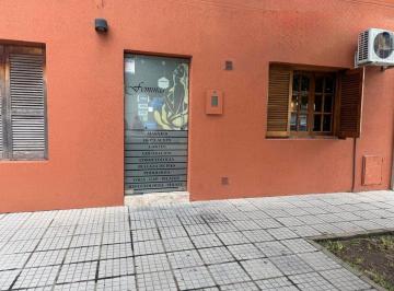 Local comercial · 104m² · 3 Oficinas Para Alquilar, Excelente Ubicación.