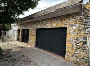 Casa · 160m² · 3 Ambientes · 1 Cochera · Venta Casa 3 Ambientes Isidro Casanova