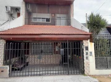 Casa · 117m² · 5 Ambientes · 1 Cochera · Casa en Lomas del Mirador