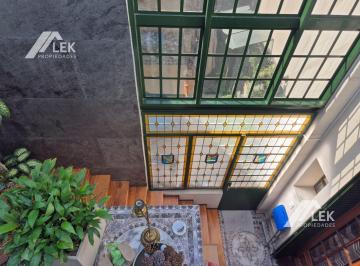 Casa · 154m² · 5 Ambientes · 1 Cochera · Increible Casa Art Deco Totalmente Reciclada a Nuevo! Apto Credito!