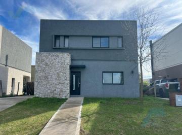 Casa · 190m² · 4 Ambientes · 1 Cochera · Casa en Alquiler, Pileta, Jardín, El Aljibe, Manzanares