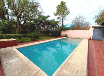 Casa · 124m² · 4 Ambientes · 2 Cocheras · Venta - Casa 3 Dormitorio con Piscina y Jardín. Funes