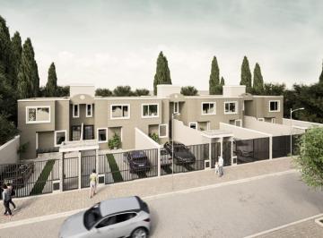Casa · 135m² · 5 Ambientes · 1 Cochera · Dúplex Amplio y Moderno en Confluencia