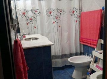 Casa de 6 ambientes, Almirante Brown · Casa Muy Buena Ubicación