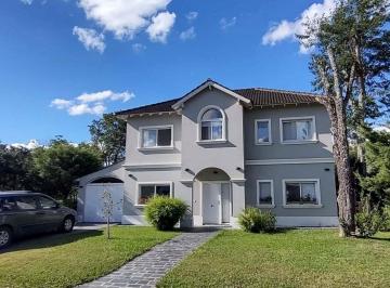 Casa · 300m² · 6 Ambientes · 1 Cochera · Casa Chalet en Venta en Loma Verde, Escobar, G. B. a. Zona Norte