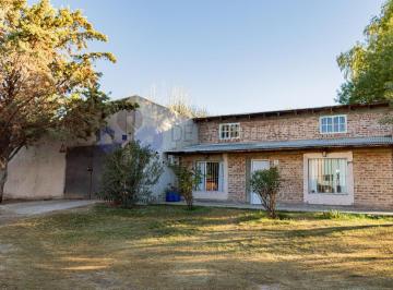 Casa · 207m² · 4 Ambientes · 1 Cochera · Apto Crédito Casa Herradura Plottier