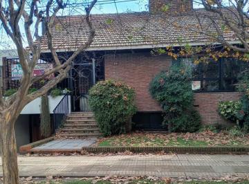 Casa · 250m² · 8 Ambientes · 1 Cochera · Excelente Chalet de Gran Categoría a 2 Cuadras del Centro