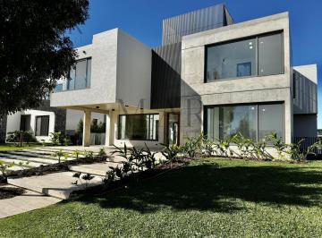 Casa · 427m² · 9 Ambientes · 2 Cocheras · Casa en Venta con Salida a La Laguna, 5 Suites, Barrio Virazón Nordelta