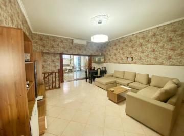 Casa · 171m² · 3 Ambientes · Venta Casa con Local Valentin Alsina