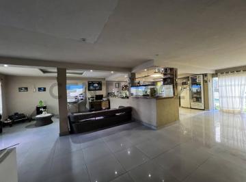 Casa · 207m² · 6 Ambientes · Venta de Casa 6 Ambientes Altos de Podesta con Pileta