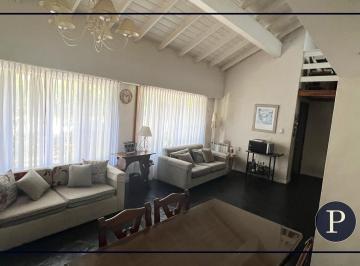 Casa · 140m² · 4 Ambientes · 1 Cochera · Chalet 4 Ambientes en San Carlos