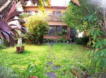 Casa · 237m² · 5 Ambientes · 2 Cocheras · Venta Casa 5 Amb, Cochera Doble y Jardín Pompeya