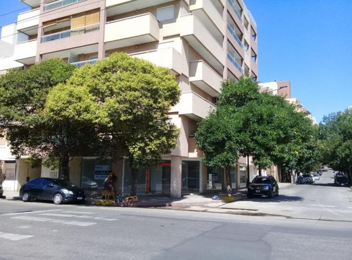 Local comercial · 195m²
