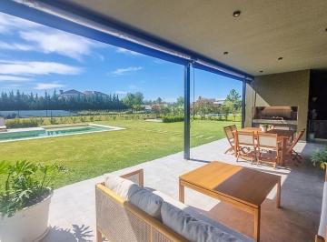 Casa · 186m² · 5 Ambientes · 2 Cocheras · Venta Casa 3 Dorm. Puerto Roldan. 1 Planta