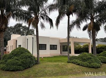 Casa · 195m² · 6 Ambientes · Casa en Venta en Lomas de San Antonio, Luján, G. B. a. Zona Oeste