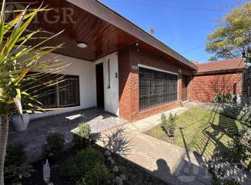 Casa · 200m² · 5 Ambientes · 2 Cocheras · Venta Casa 5 Ambientes con Cochera y Patio en Ciudad Jardin