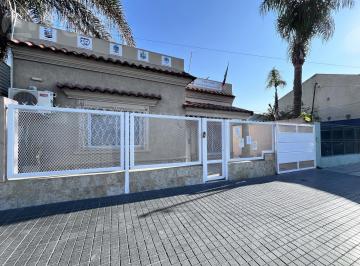 Casa · 120m² · 3 Ambientes · 1 Cochera · Casa en 3 Amb con Patio, Cochera y Quincho en Villa Bosch