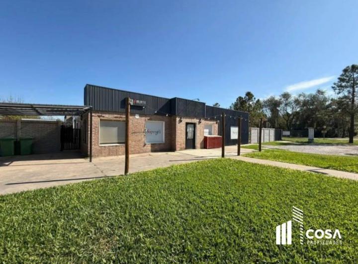 Local en venta en Cantegril (Funes Hill) · 2 ambientes
