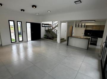 Casa · 200m² · 4 Ambientes · 2 Cocheras · Casa en Manantiales