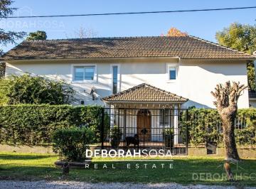 Casa · 290m² · 6 Ambientes · 1 Cochera · Casa en Venta 6 Amb. - Pileta - B° Acacias Blancas