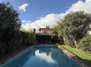 Casa · 180m² · 5 Ambientes · 2 Cocheras · Casa en Venta. 3 Dorm.. Bº San Carlos