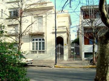 Casa · 250m² · 8 Ambientes · 3 Cocheras · Casa en Alquiler en La Plata