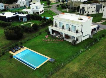 Casa · 230m² · 4 Ambientes · 2 Cocheras · Casa en Venta de 4 Ambientes en Lagos de San Eliseo, Presidente Perón, Pileta, Fondo a Laguna
