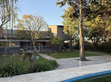 Casa · 144m² · 3 Ambientes · En Venta, Una Encantadora Casa Quinta en Empalme Lobos Que Te Robará El Corazón.