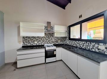 Casa · 73m² · 3 Ambientes · 2 Cocheras · Casa 3 Ambientes en Venta El Pato Berazategui
