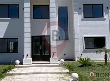 Casa · 205m² · Casa de Dos Plantas Estilo Ingles en Lagos de Canning 1