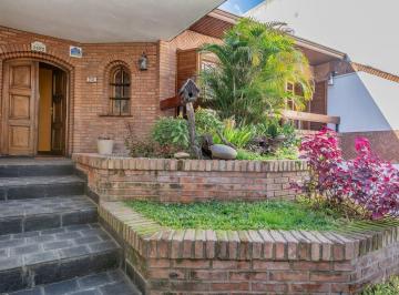 Casa · 221m² · 5 Ambientes · 1 Cochera · Venta Casa Tipo Chalet, 5 Ambientes, Avellaneda
