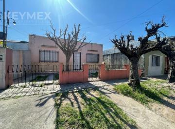 Casa · 150m² · 6 Ambientes · 1 Cochera · Venta Casa Compuesta de 2 PH de 3 Ambientes c/u en Isidro Casanova