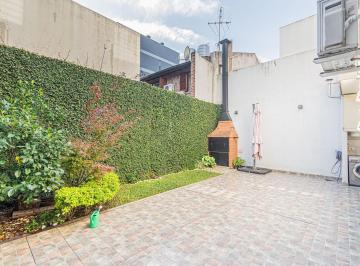 PH · 84m² · 3 Ambientes · 1 Cochera · PH en Venta. 3 Ambientes. Patio con Jardín y Parrilla. Cochera. Villa Urquiza