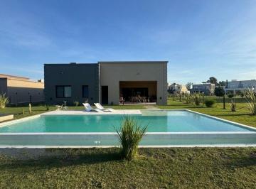Casa · 180m² · 5 Ambientes · 2 Cocheras · Venta Casa 5 Ambientes con Pileta San Vicente