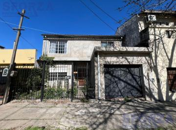 Casa · 238m² · 7 Ambientes · 1 Cochera · Venta de Casa Seis Ambientes en Muñiz