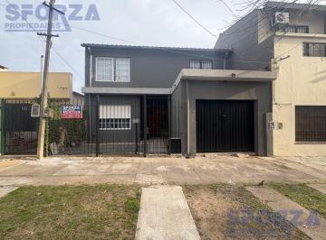 Casa · 238m² · 7 Ambientes · 1 Cochera · Venta de Casa Seis Ambientes en Muñiz