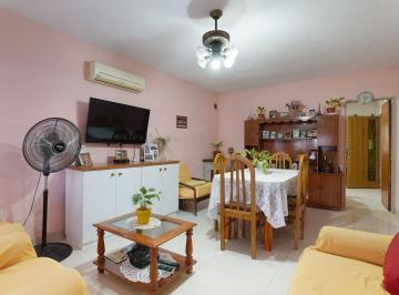 Casa · 165m² · 4 Ambientes · 2 Cocheras · Casa Moderna Luminosa con Jardin y Cochera