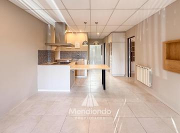 Casa · 80m² · 3 Ambientes · Impecable Casa en PH de 3 Amb a La Calle